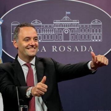 Adorni presentó su informe de gestión: morosidad en alza, defensa del crédito y rechazo a intervenir en precios