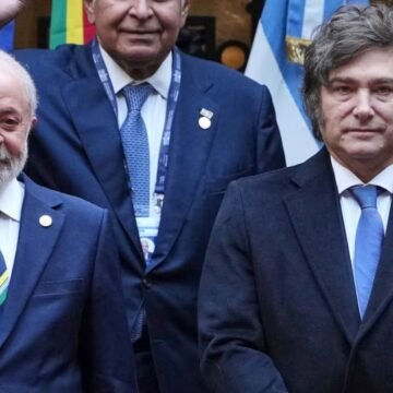 Milei redobló sus críticas contra Lula y volvió a respaldar a Flávio Bolsonaro Milei redobló sus críticas contra Lula y volvió a respaldar a Flávio Bolsonaro