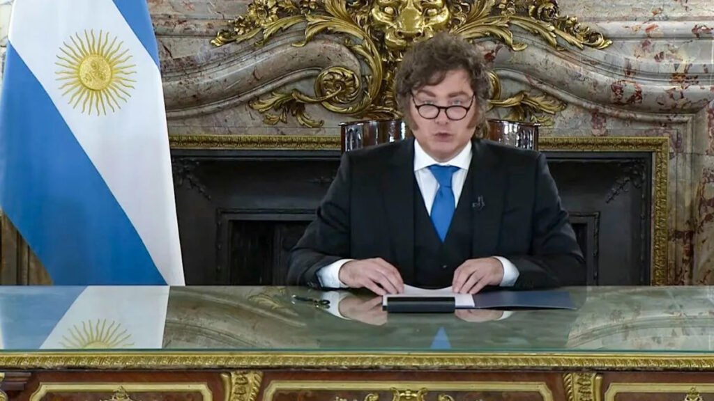 Milei firmó los decretos por Malvinas y enviará al Congreso una nueva Ley de Defensa de la Soberanía Nacional Milei firmó los decretos por Malvinas y enviará al Congreso una nueva Ley de Defensa de la Soberanía Nacional